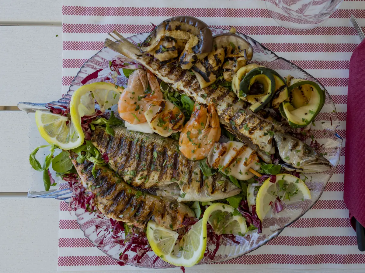 Grigliata mista di pesce e crostacei locali